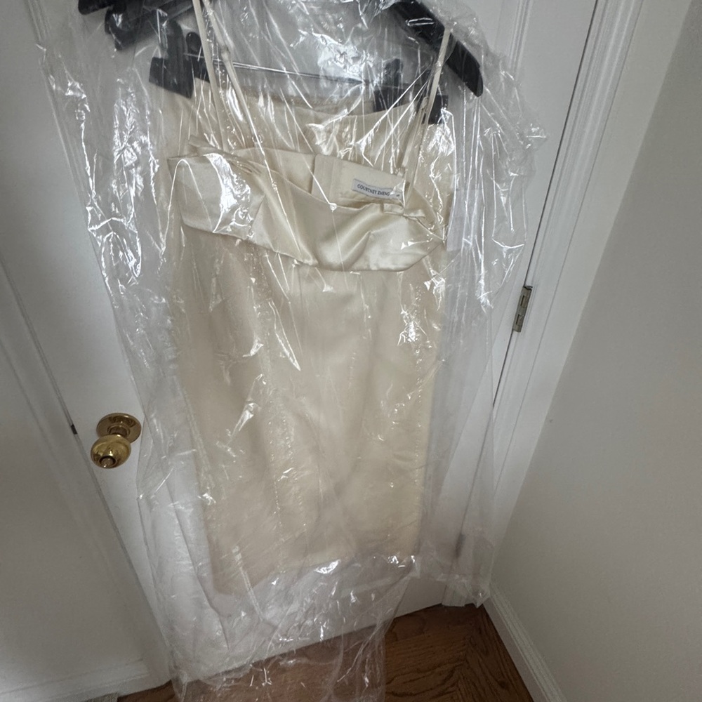 Elegant Cream Skirt Set - Picture 7 of 8